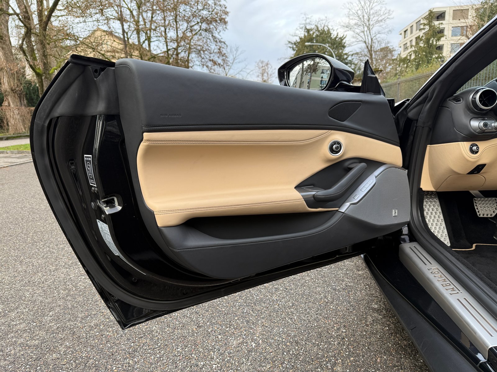 FERRARI Portofino 3.9 V8 T, Petrol, Second hand / Used, Automatic - 4