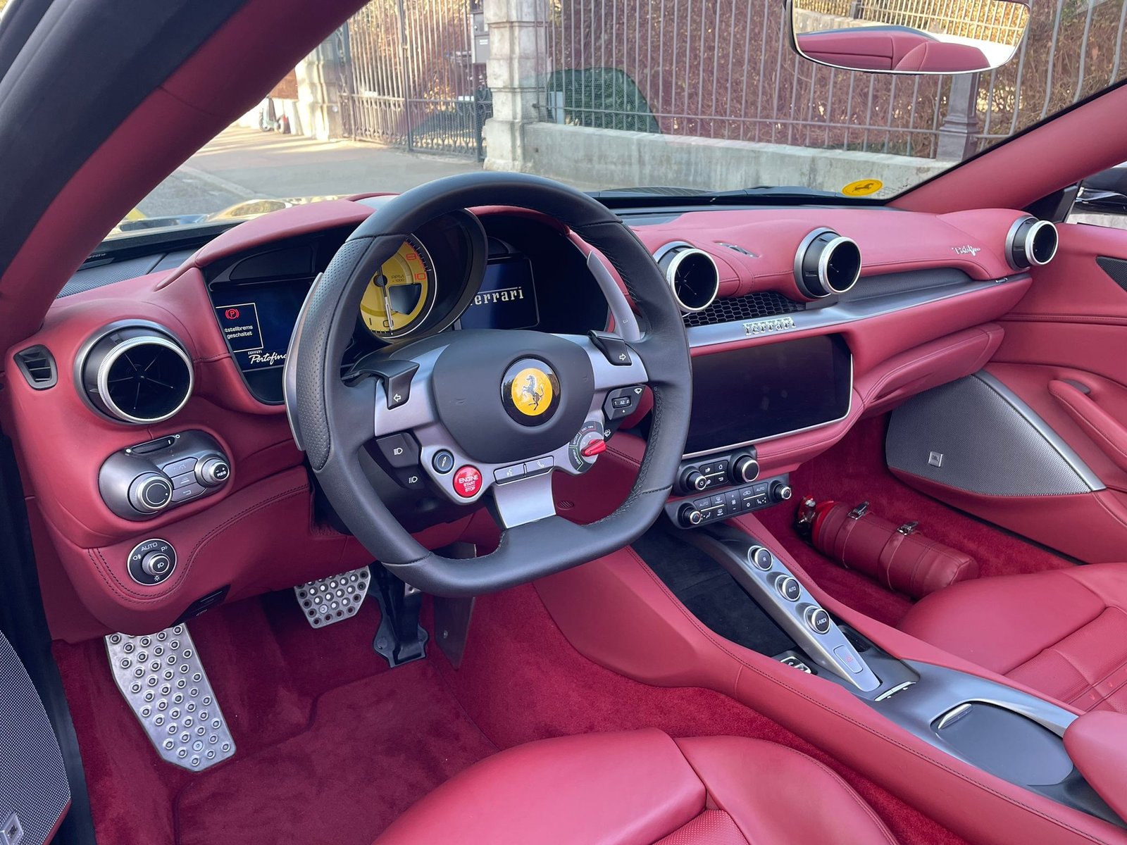 FERRARI Portofino 3.9 V8 T, Essence, Occasion / Utilisé, Automatique - 5