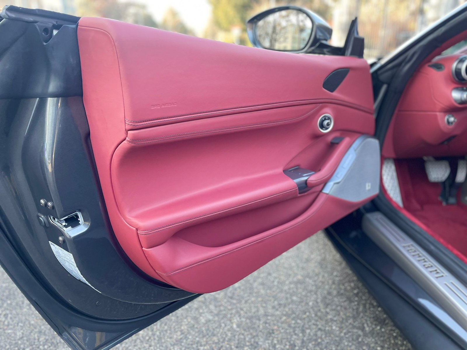 FERRARI Portofino 3.9 V8 T, Essence, Occasion / Utilisé, Automatique - 7