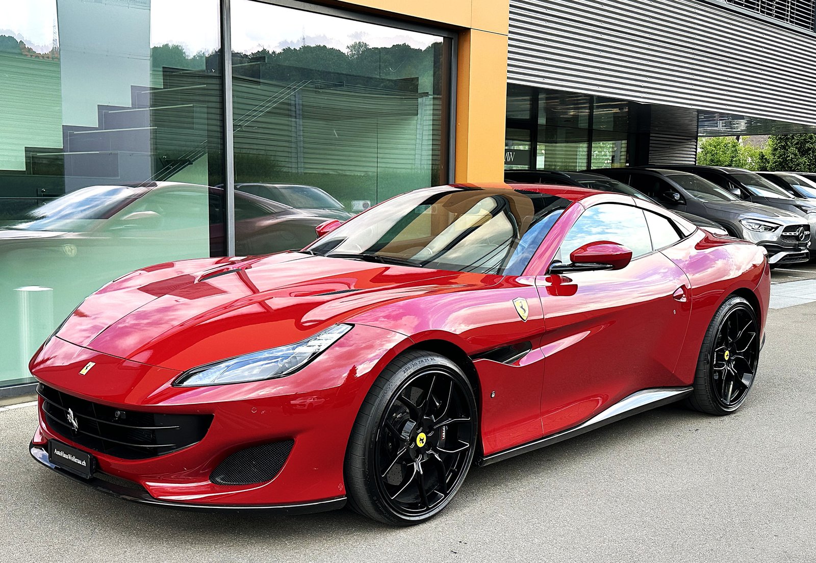 FERRARI Portofino 3.9 Turbo, Petrol, Second hand / Used, Automatic - 3