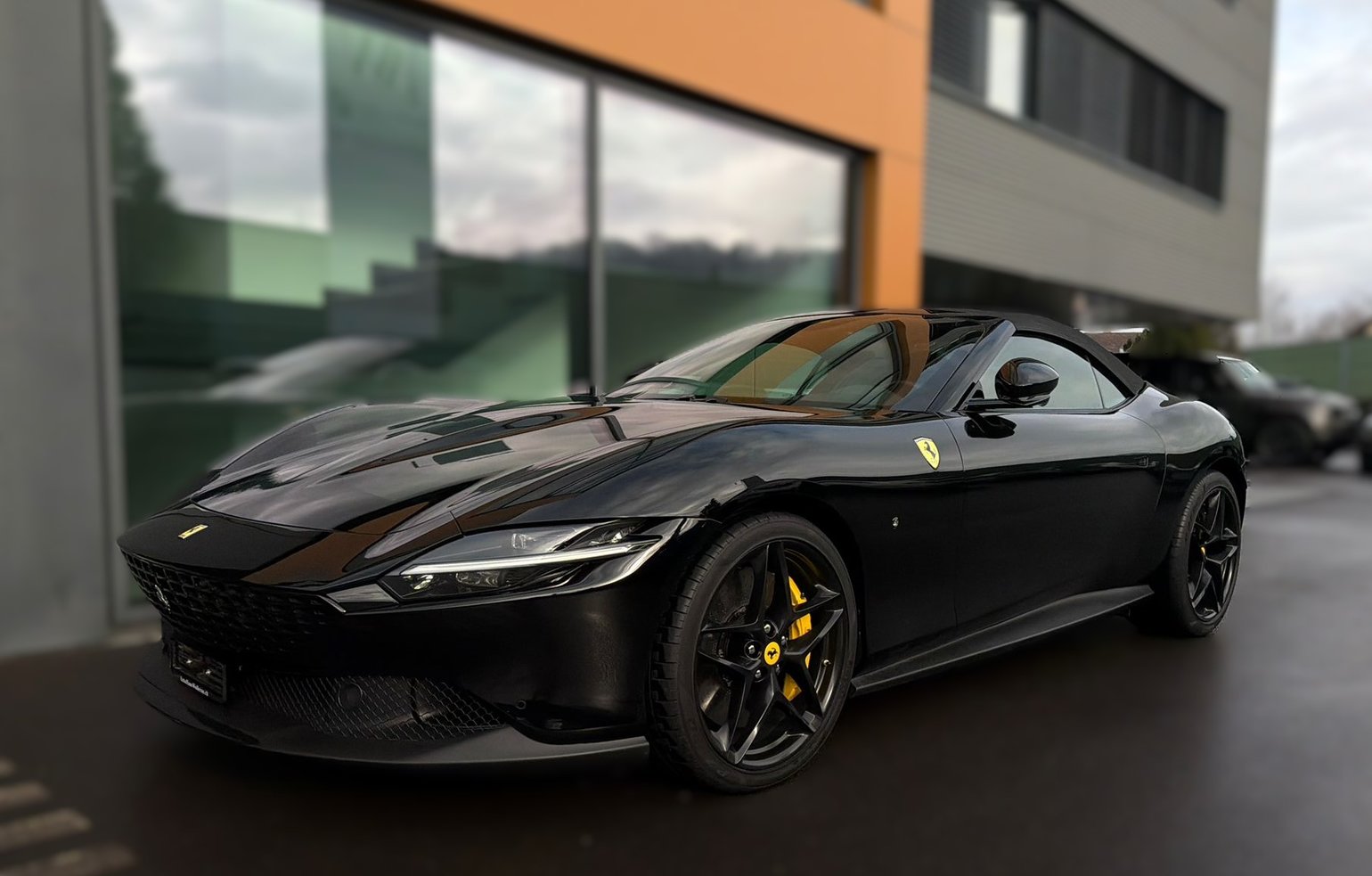 FERRARI Roma Spider 3.9 Turbo / CH Auslieferung, Essence, Occasion / Utilisé, Automatique - 2