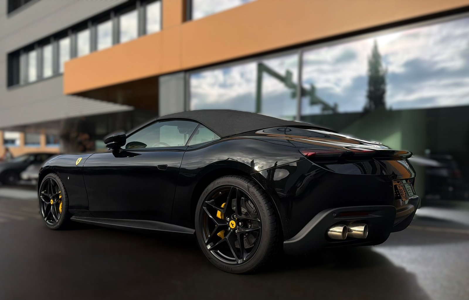 FERRARI Roma Spider 3.9 Turbo / CH Auslieferung, Essence, Occasion / Utilisé, Automatique - 4