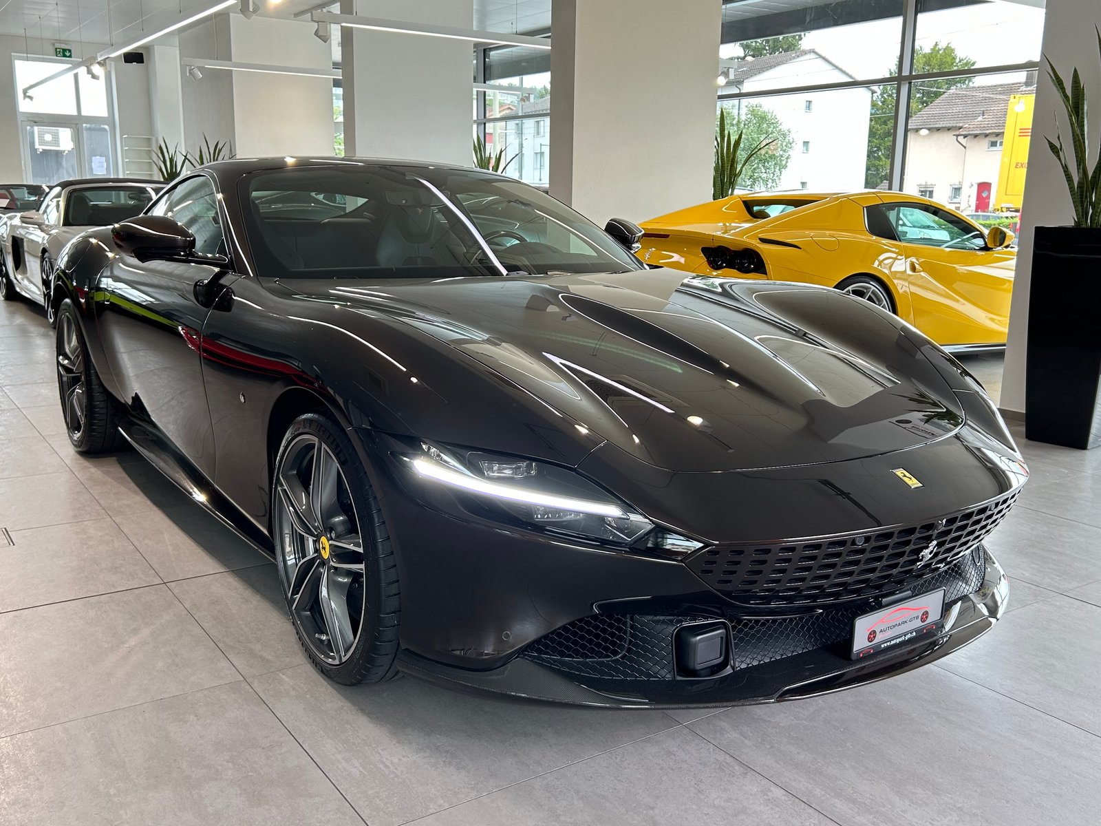 FERRARI Roma 3.9 V8 T, Petrol, Second hand / Used, Automatic - 2