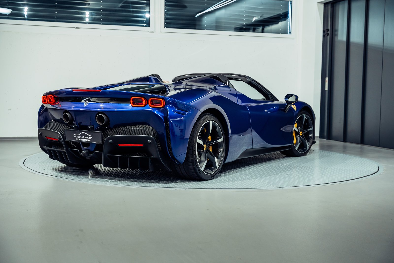 FERRARI SF90 Spider, Plug-in-Hybrid Petrol/Electric, Second hand / Used, Automatic - 2