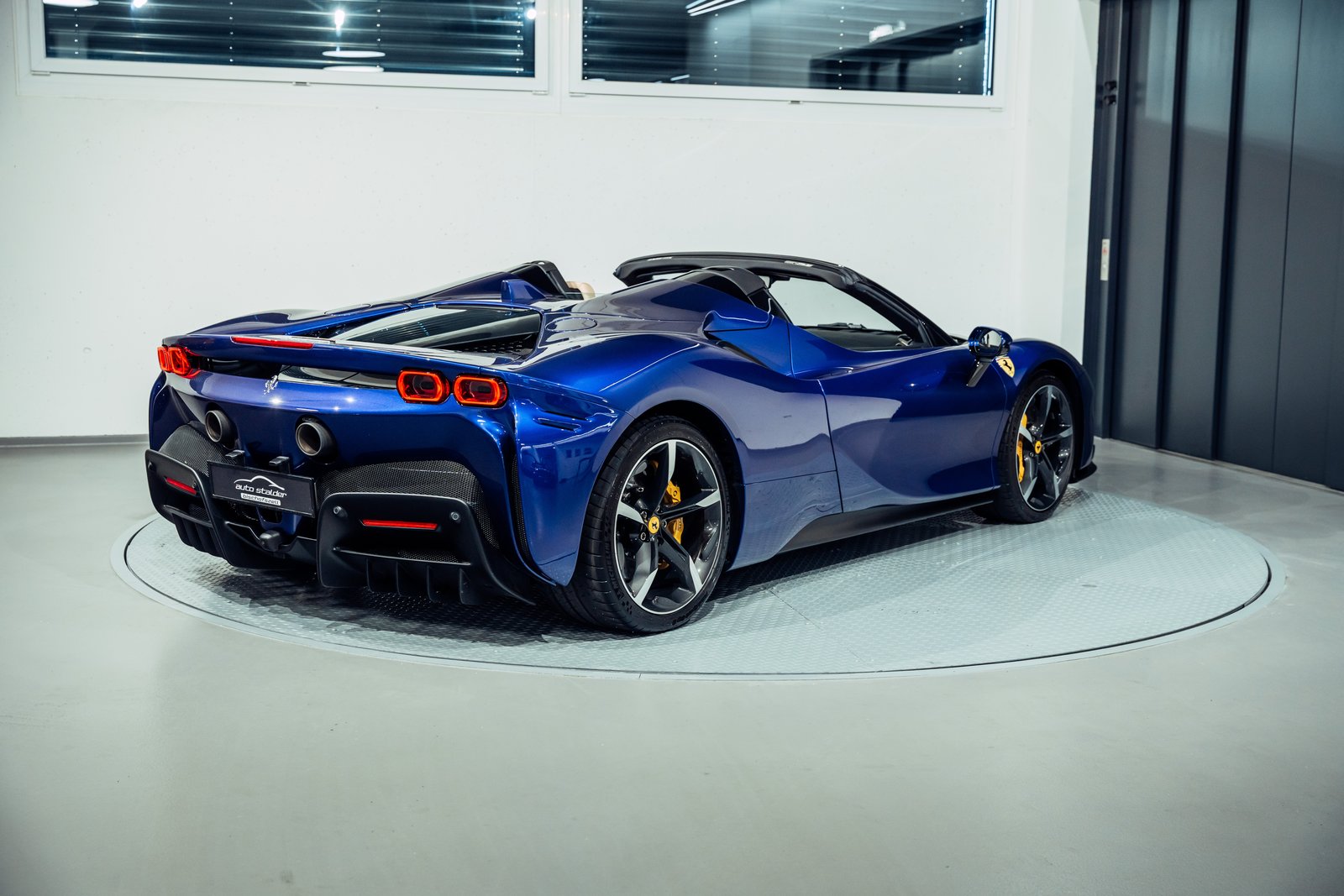 FERRARI SF90 Spider, Plug-in-Hybrid Petrol/Electric, Second hand / Used, Automatic - 3