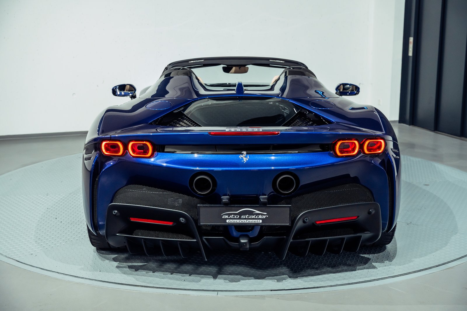 FERRARI SF90 Spider, Plug-in-Hybrid Petrol/Electric, Second hand / Used, Automatic - 5