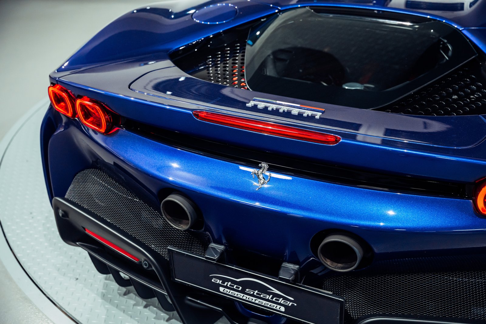 FERRARI SF90 Spider, Plug-in-Hybrid Petrol/Electric, Second hand / Used, Automatic - 6