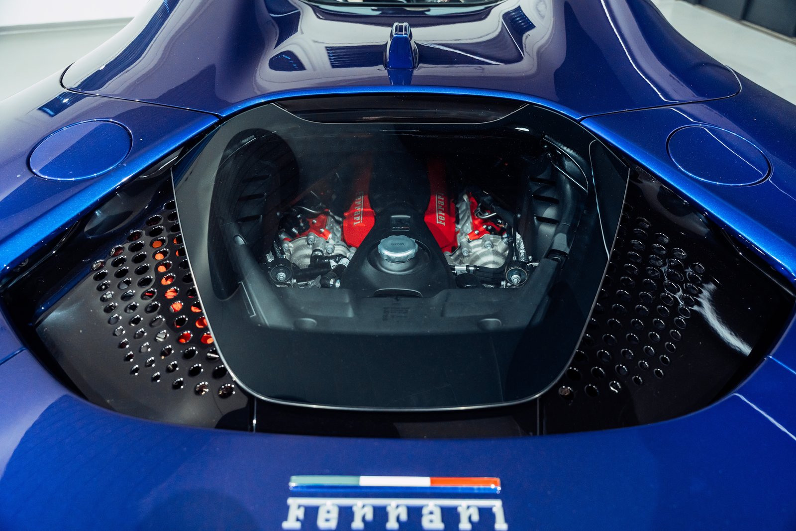 FERRARI SF90 Spider, Plug-in-Hybrid Petrol/Electric, Second hand / Used, Automatic - 7