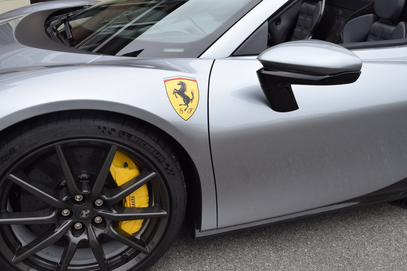 FERRARI SF90 Spider, Hybride Rechargeable Essence/Électricité, Occasion / Utilisé, Automatique - 7