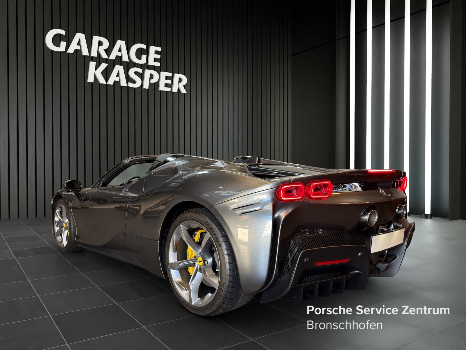 FERRARI SF 90 Spider, Hybride Rechargeable Essence/Électricité, Occasion / Utilisé, Automatique - 3