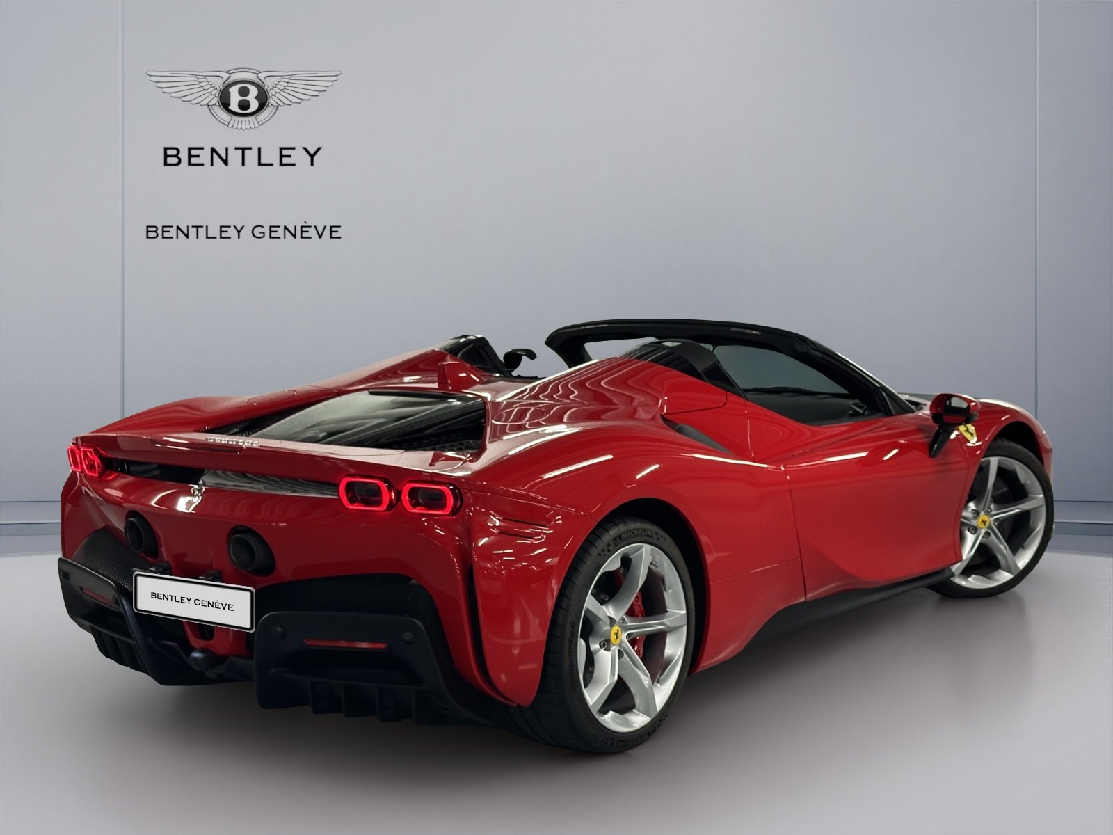 FERRARI SF90 Spider, Plug-in-Hybrid Benzin/Elektro, Occasion / Gebraucht, Automatik - 4