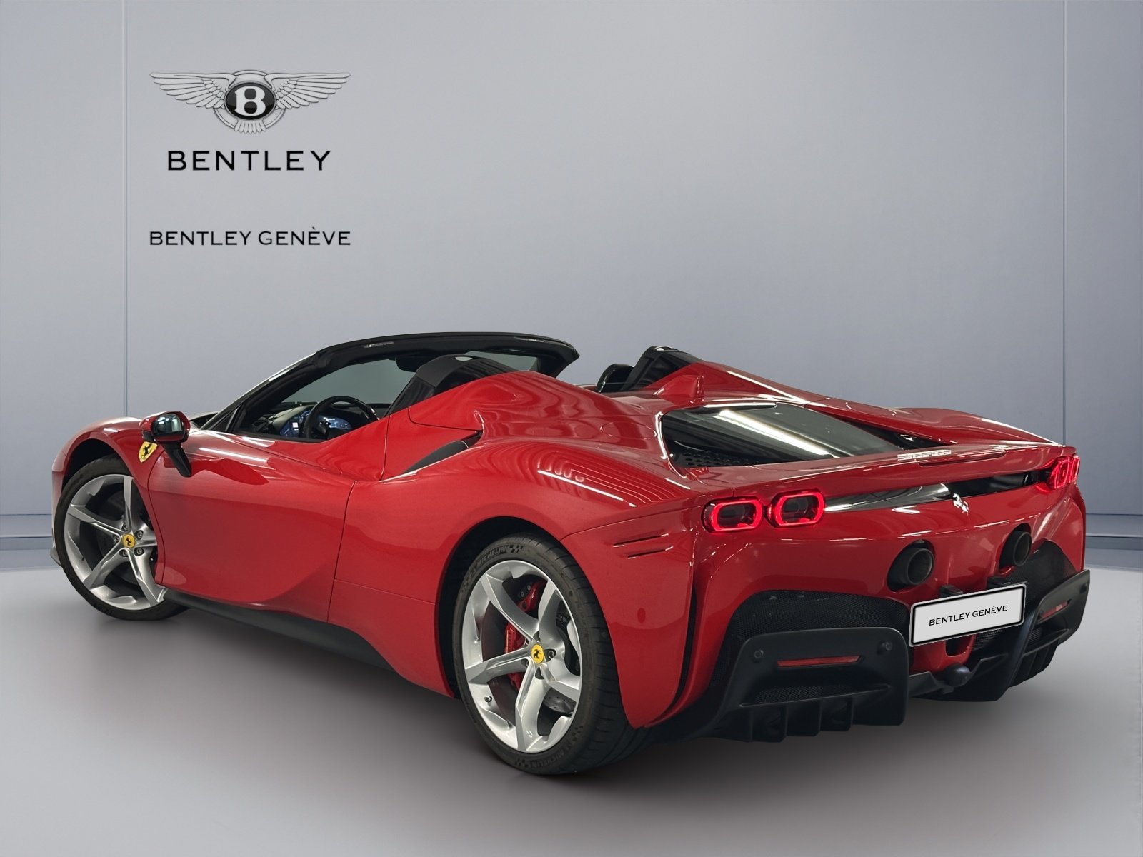 FERRARI SF90 Spider, Plug-in-Hybrid Benzin/Elektro, Occasion / Gebraucht, Automatik - 6