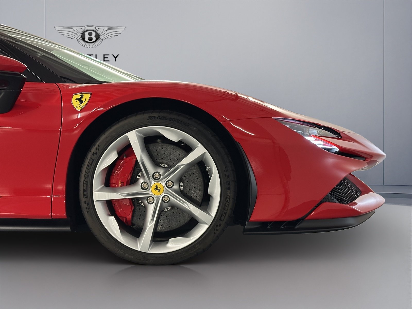 FERRARI SF90 Spider, Plug-in-Hybrid Benzin/Elektro, Occasion / Gebraucht, Automatik - 7