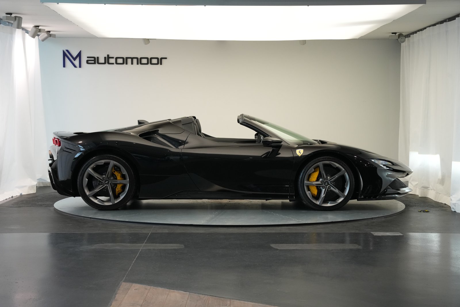 FERRARI SF90 Spider *Nero Daytona*, Plug-in-Hybrid Petrol/Electric, Second hand / Used, Automatic - 4