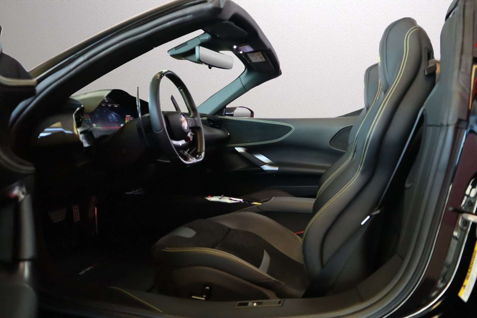 FERRARI SF90 Spider, Plug-in-Hybrid Benzin/Elektro, Occasion / Gebraucht, Automatik - 4