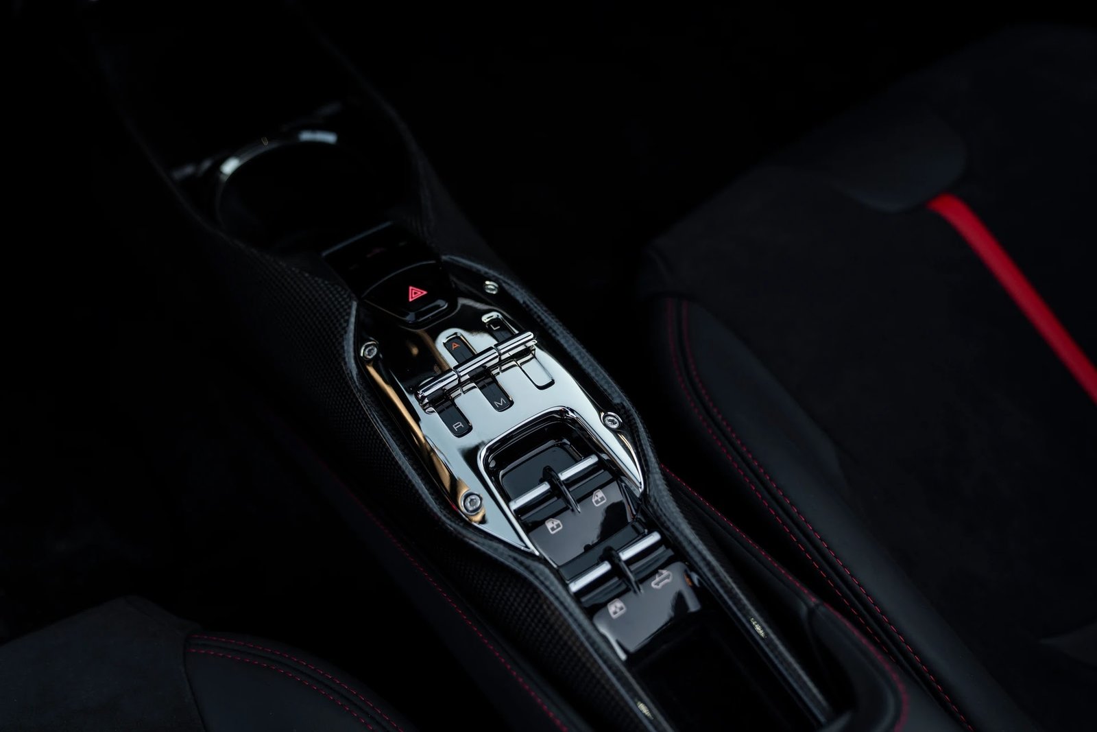FERRARI SF90 Spider, Plug-in-Hybrid Petrol/Electric, Second hand / Used, Automatic - 7