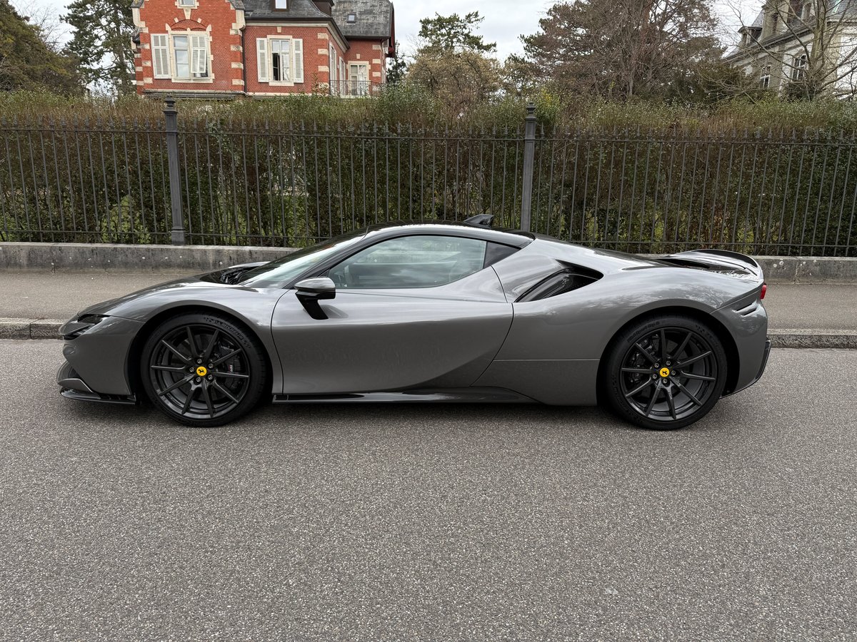 FERRARI SF90 Stradale, Hybride Rechargeable Essence/Électricité, Occasion / Utilisé, Automatique - 3