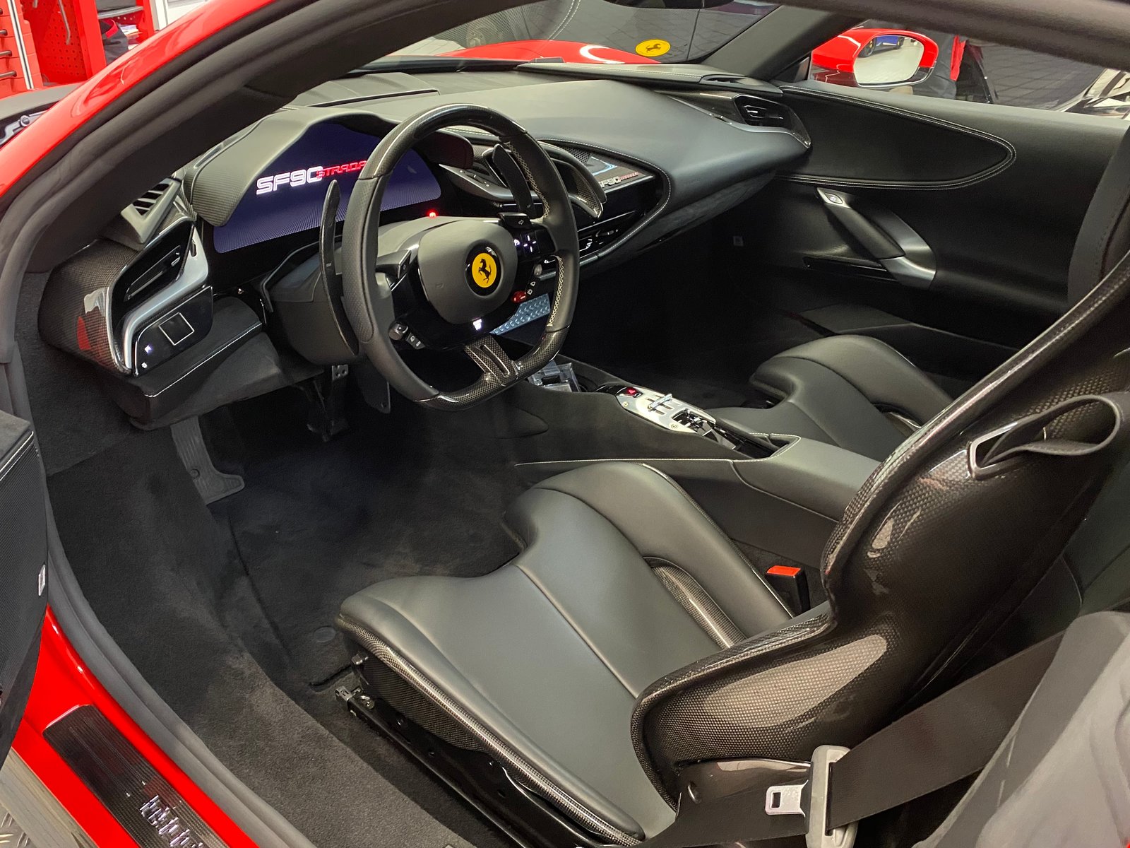 FERRARI SF90 Stradale, Hybride Rechargeable Essence/Électricité, Occasion / Utilisé, Automatique - 5