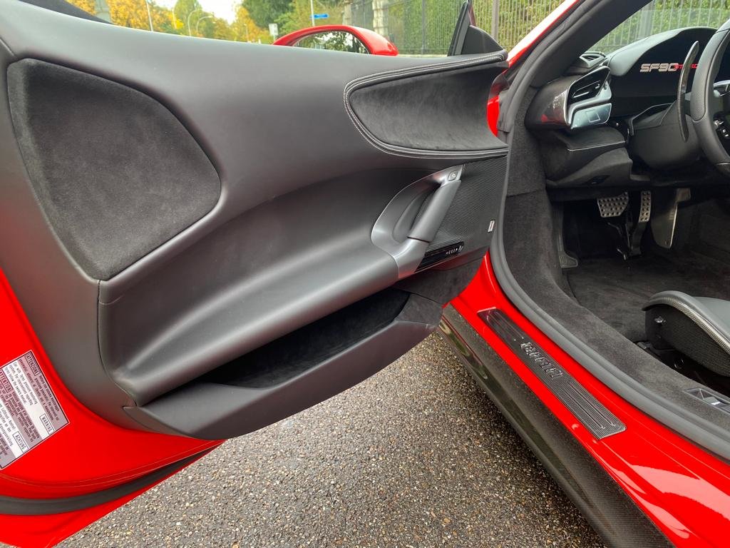FERRARI SF90 Stradale, Hybride Rechargeable Essence/Électricité, Occasion / Utilisé, Automatique - 7
