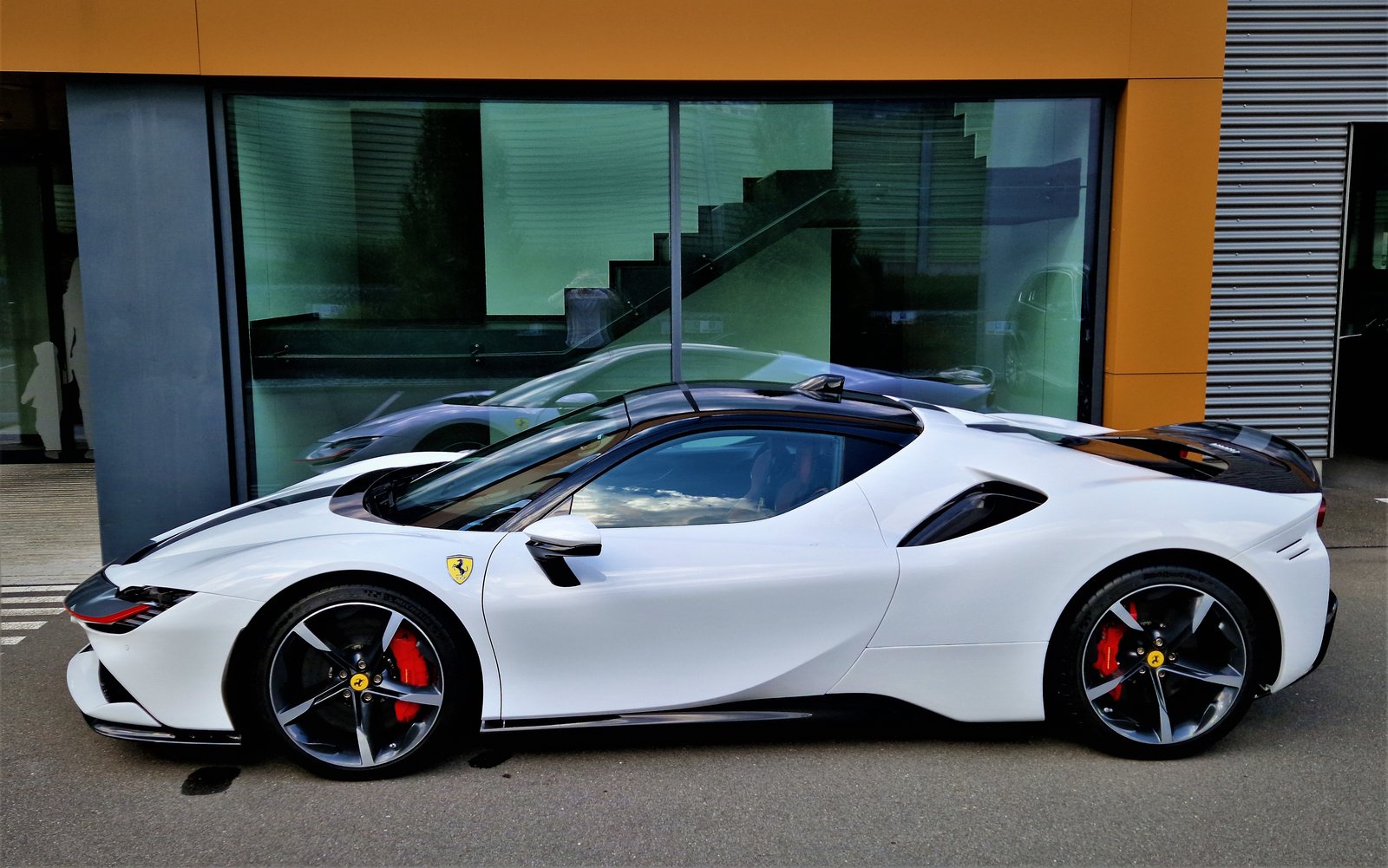 FERRARI SF90 Stradale 4.0, Plug-in-Hybrid Benzina/Elettrica, Occasioni / Usate, Automatico - 7