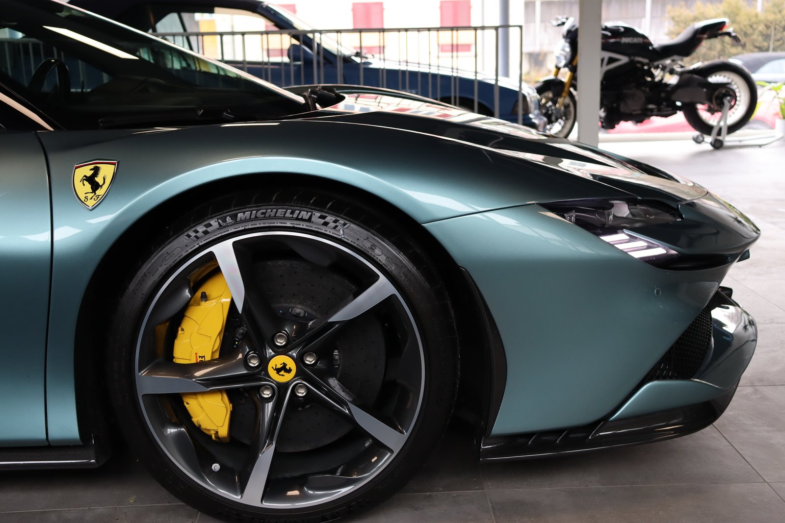 FERRARI SF90 Stradale, Plug-in-Hybrid Benzina/Elettrica, Occasioni / Usate, Automatico - 3