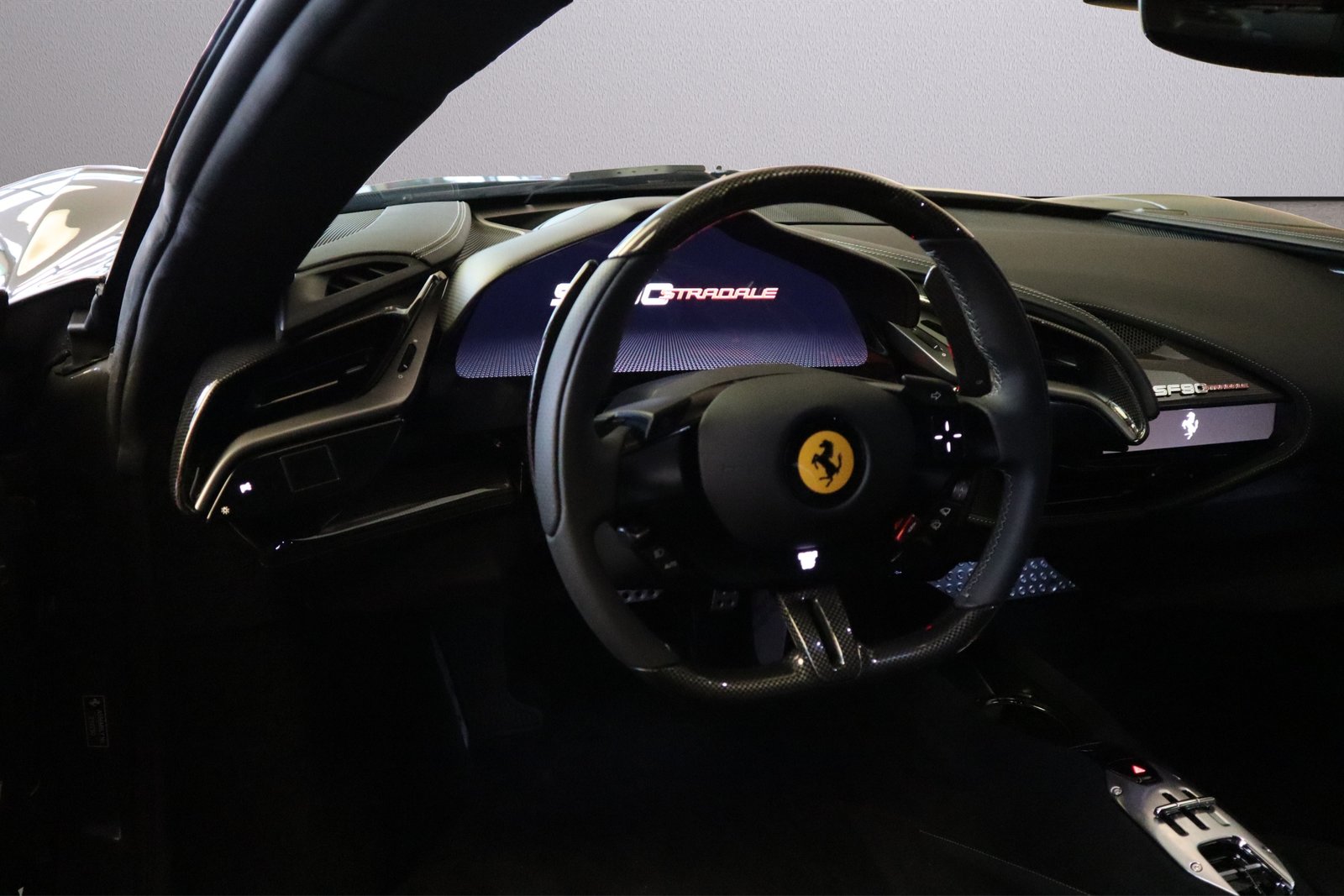 FERRARI SF90 Stradale, Plug-in-Hybrid Benzin/Elektro, Occasion / Gebraucht, Automatik - 3