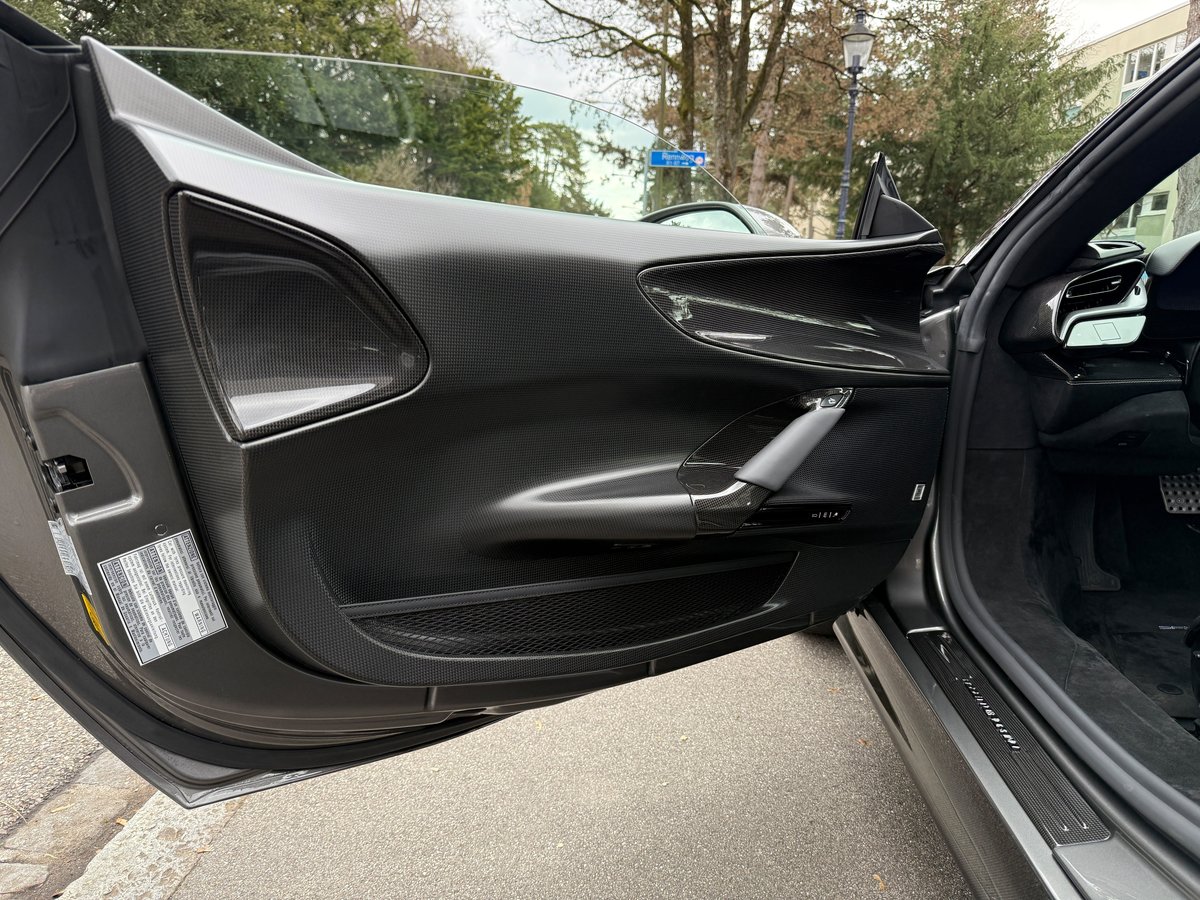 FERRARI SF90 Stradale, Plug-in-Hybrid Petrol/Electric, Second hand / Used, Automatic - 7