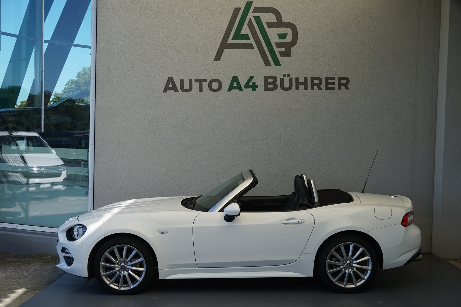 FIAT 124 Spider 1.4 TB Lusso Automat 140PS, Benzin, Occasion / Gebraucht, Automatik - 2