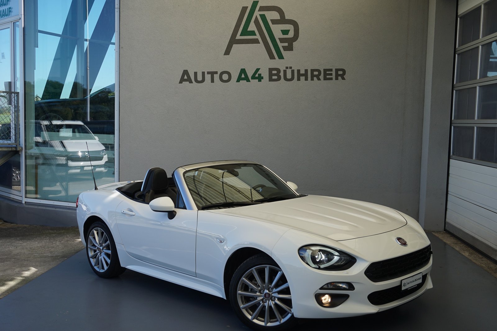 FIAT 124 Spider 1.4 TB Lusso Automat 140PS, Benzin, Occasion / Gebraucht, Automatik - 3