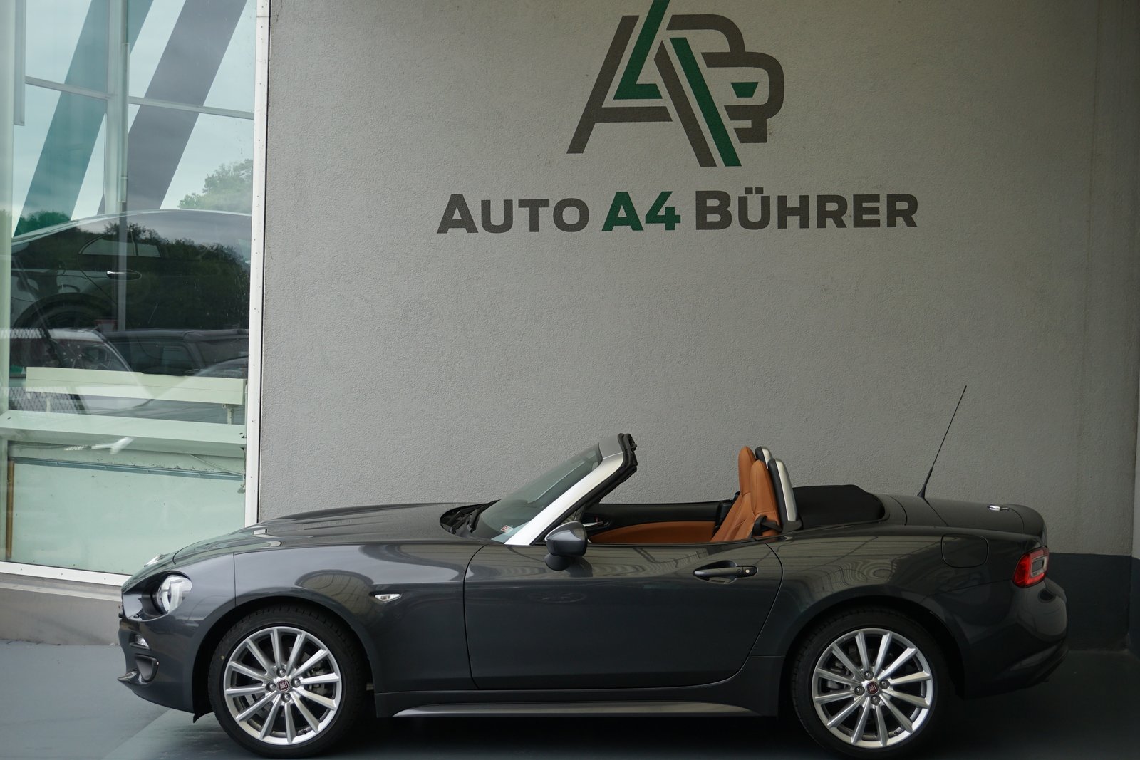 FIAT 124 Spider 1.4 TB Lusso, Petrol, Second hand / Used, Automatic - 2