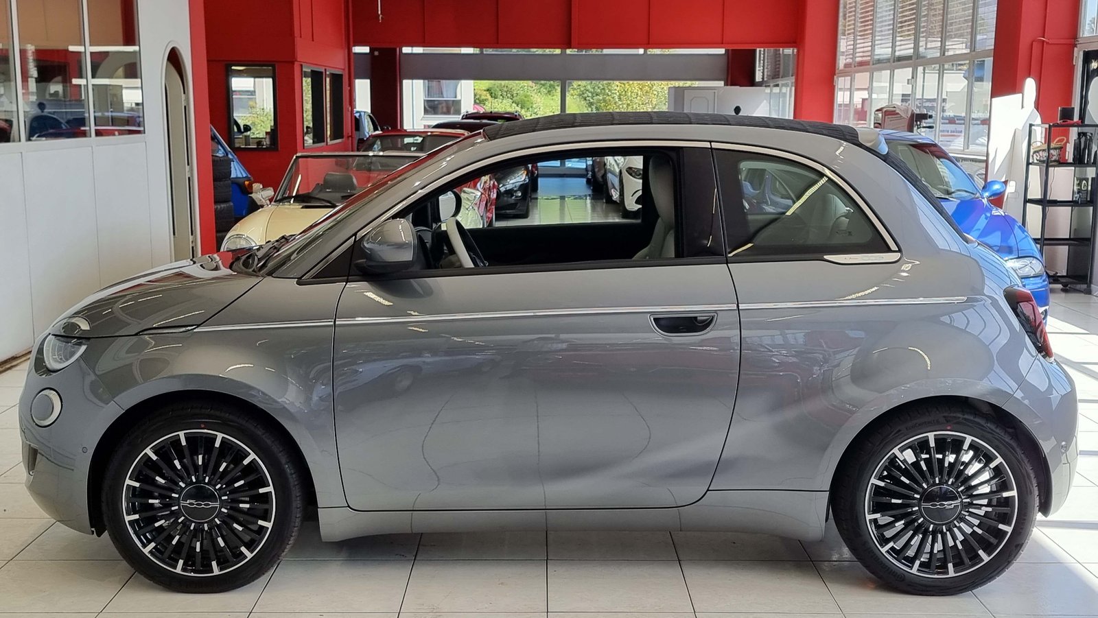 FIAT 500 Cabrio La Prima by Bocelli Top 42 KWh 118 PS, Électrique, Voiture nouvelle, Automatique - 2