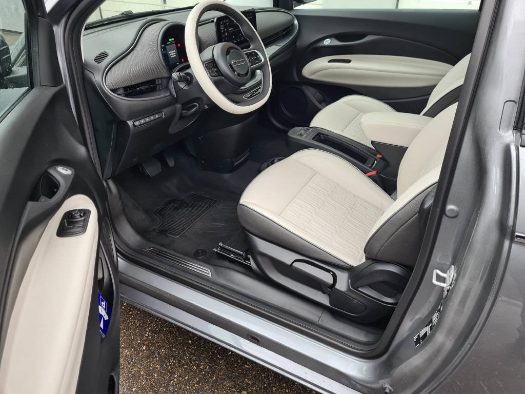 FIAT 500 Cabrio La Prima, Elektro, Occasion / Gebraucht, Automatik - 4
