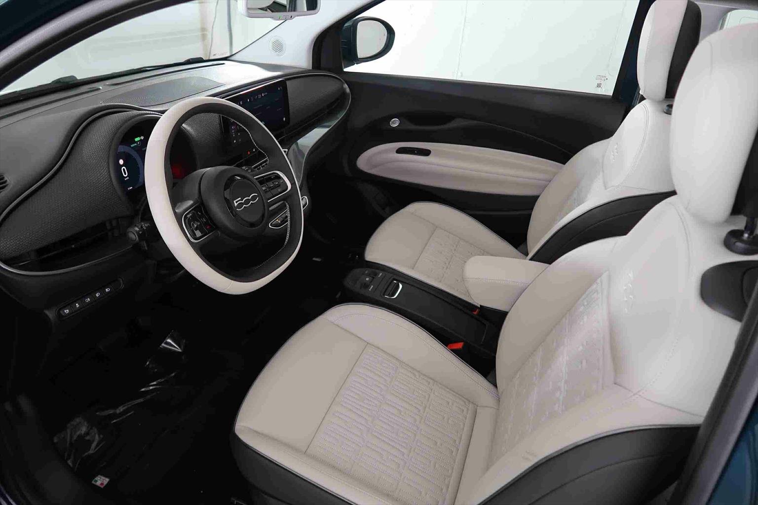 FIAT 500 C electric 87 kW La Prima by Bocelli, Elektro, Occasion / Gebraucht, Automatik - 6