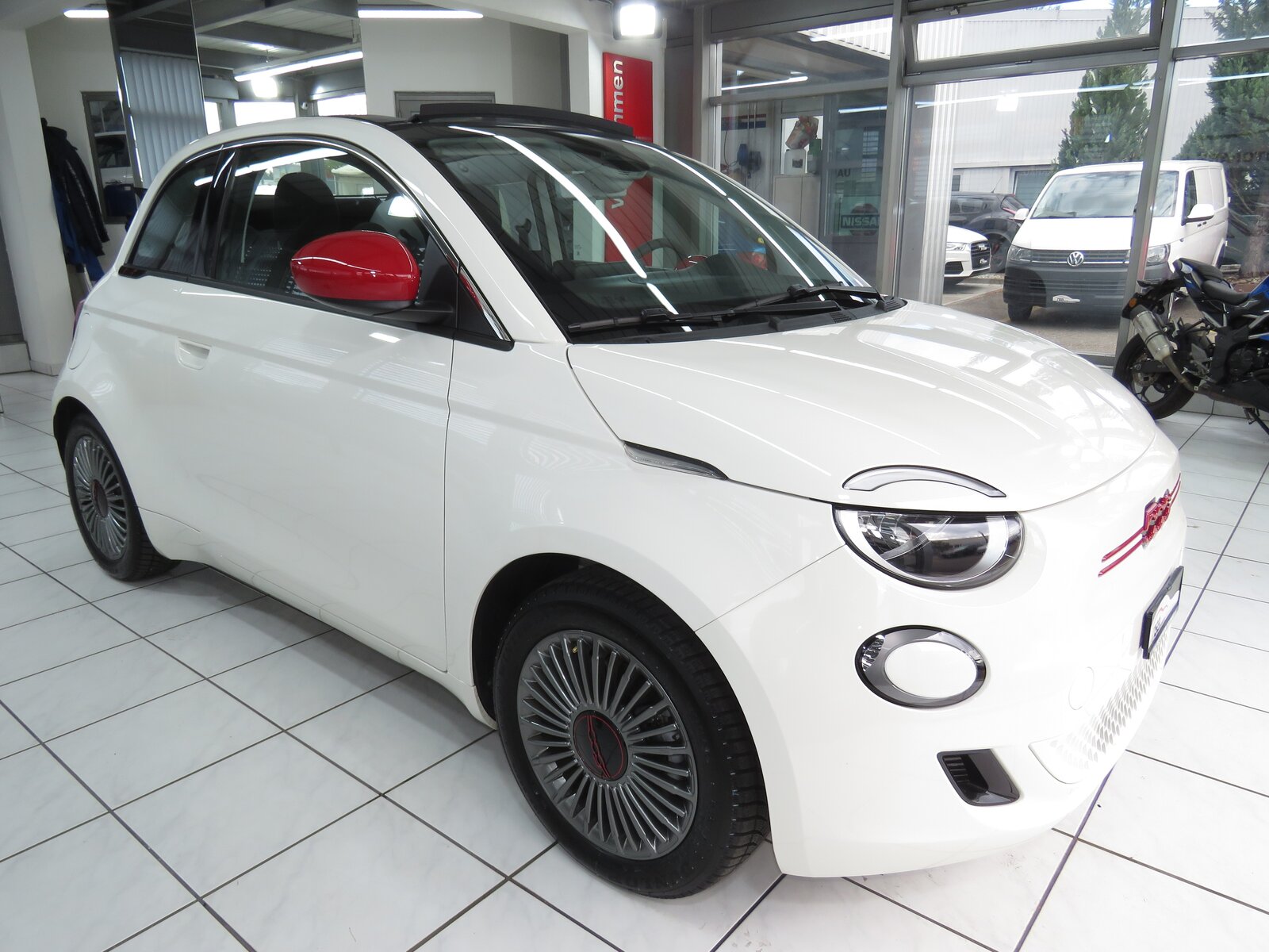 FIAT 500 C electric 87 kW Swiss Edition, Elektro, Occasion / Gebraucht, Automatik - 3