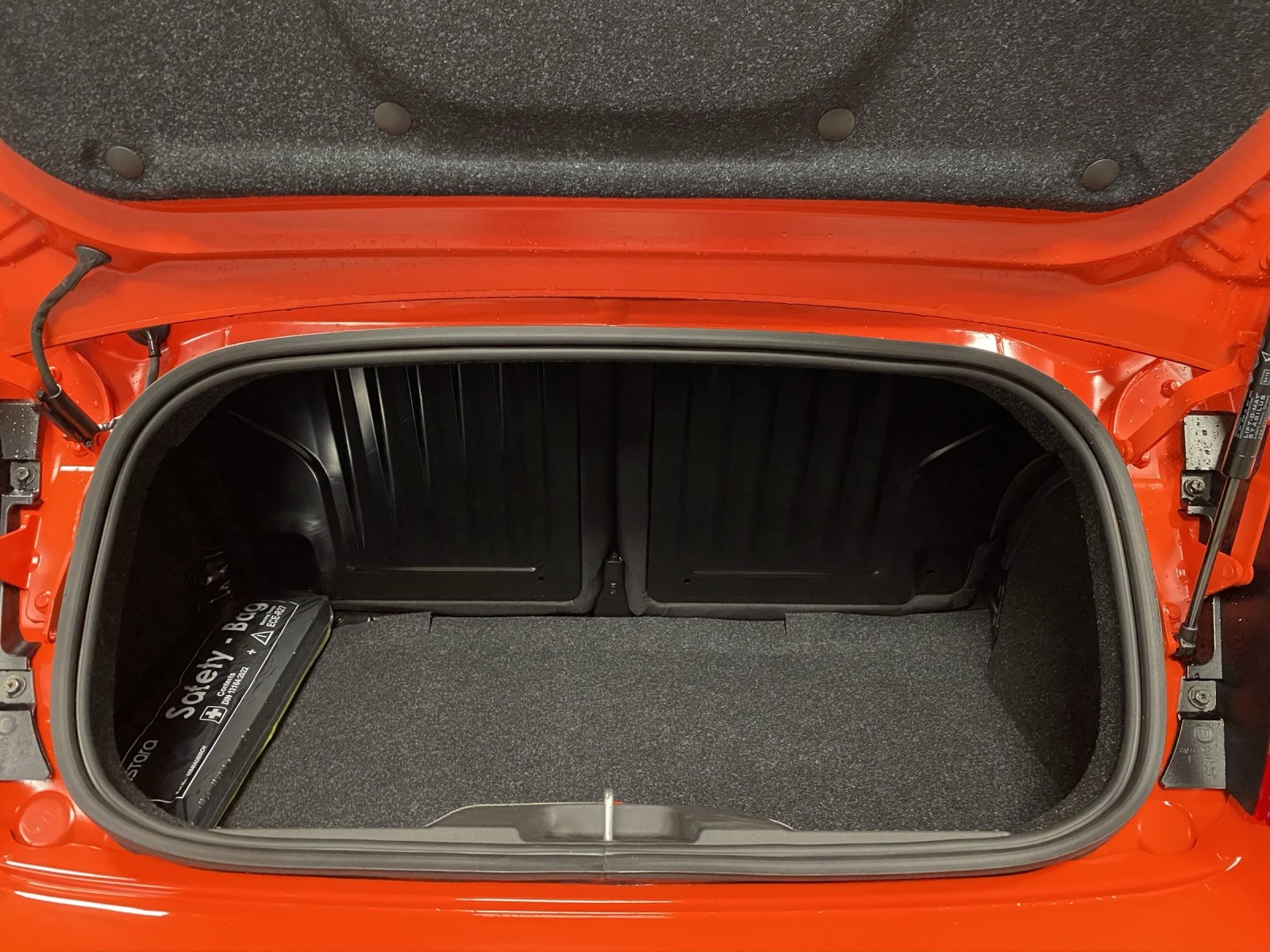 FIAT 500 C 1.0 Hybrid Lounge, Mild-Hybrid Benzin/Elektro, Vorführwagen, Handschaltung - 5