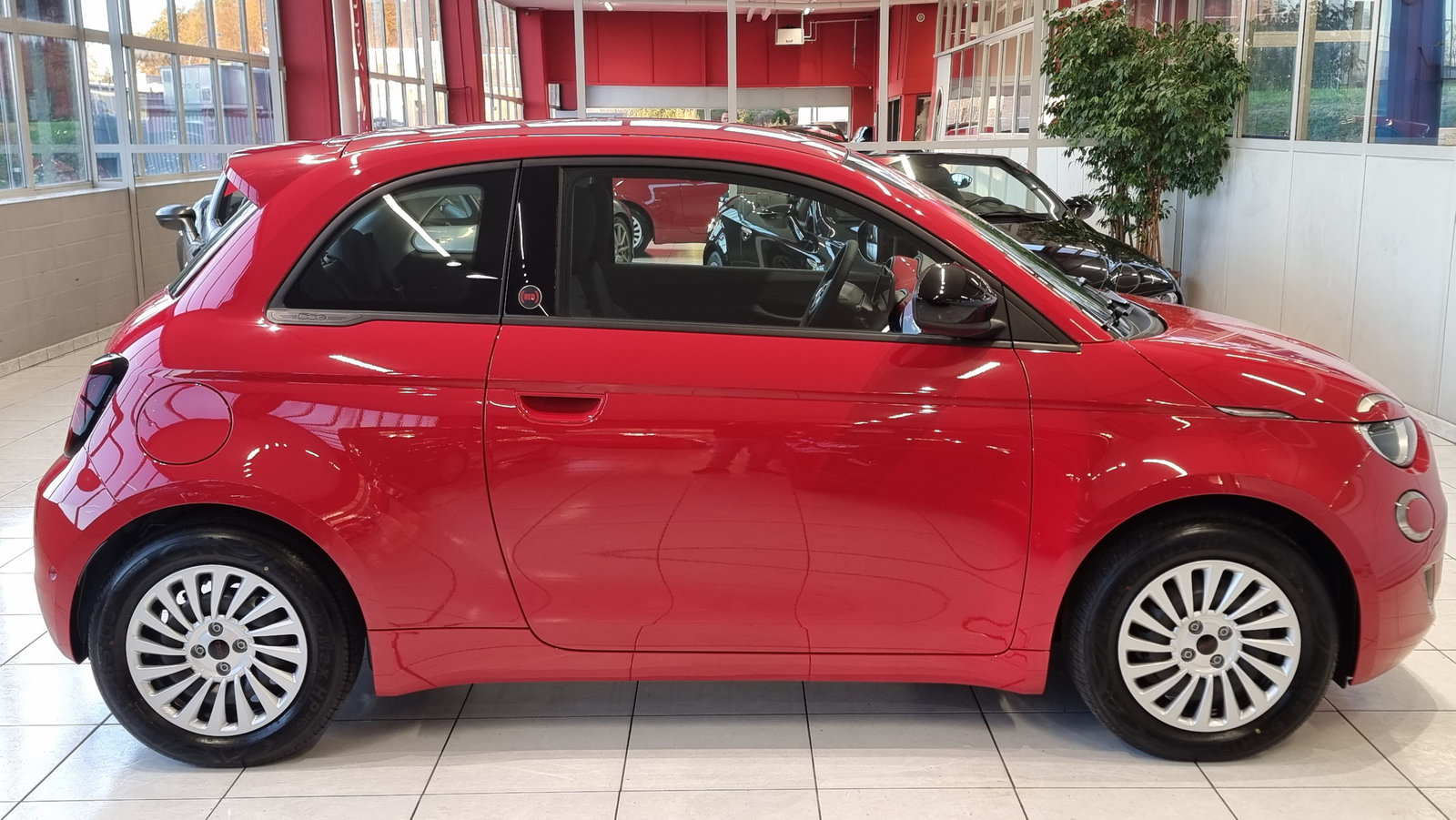 FIAT 500 Red electric 42 KWh 118 PS, Elektro, Neuwagen, Automatik - 7