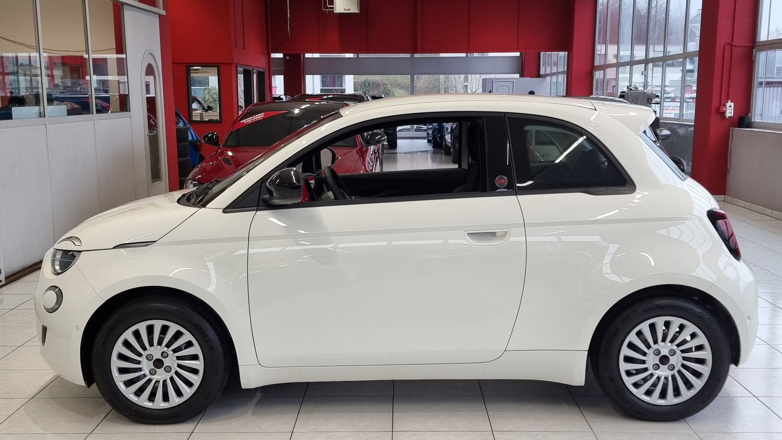 FIAT 500 Red electric 42 KWh 118 PS, Elektro, Neuwagen, Automatik - 3