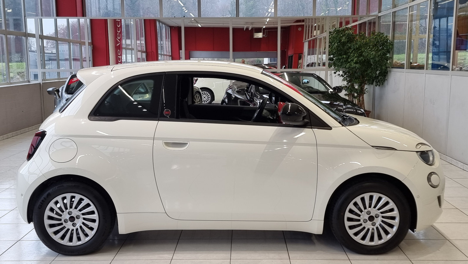 FIAT 500 Red electric 42 KWh 118 PS, Elektro, Neuwagen, Automatik - 6