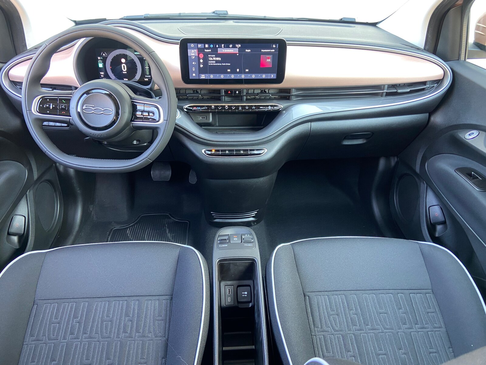 FIAT 500 electric 42kWh Dolce Vita, Elektro, Neuwagen, Automatik - 4
