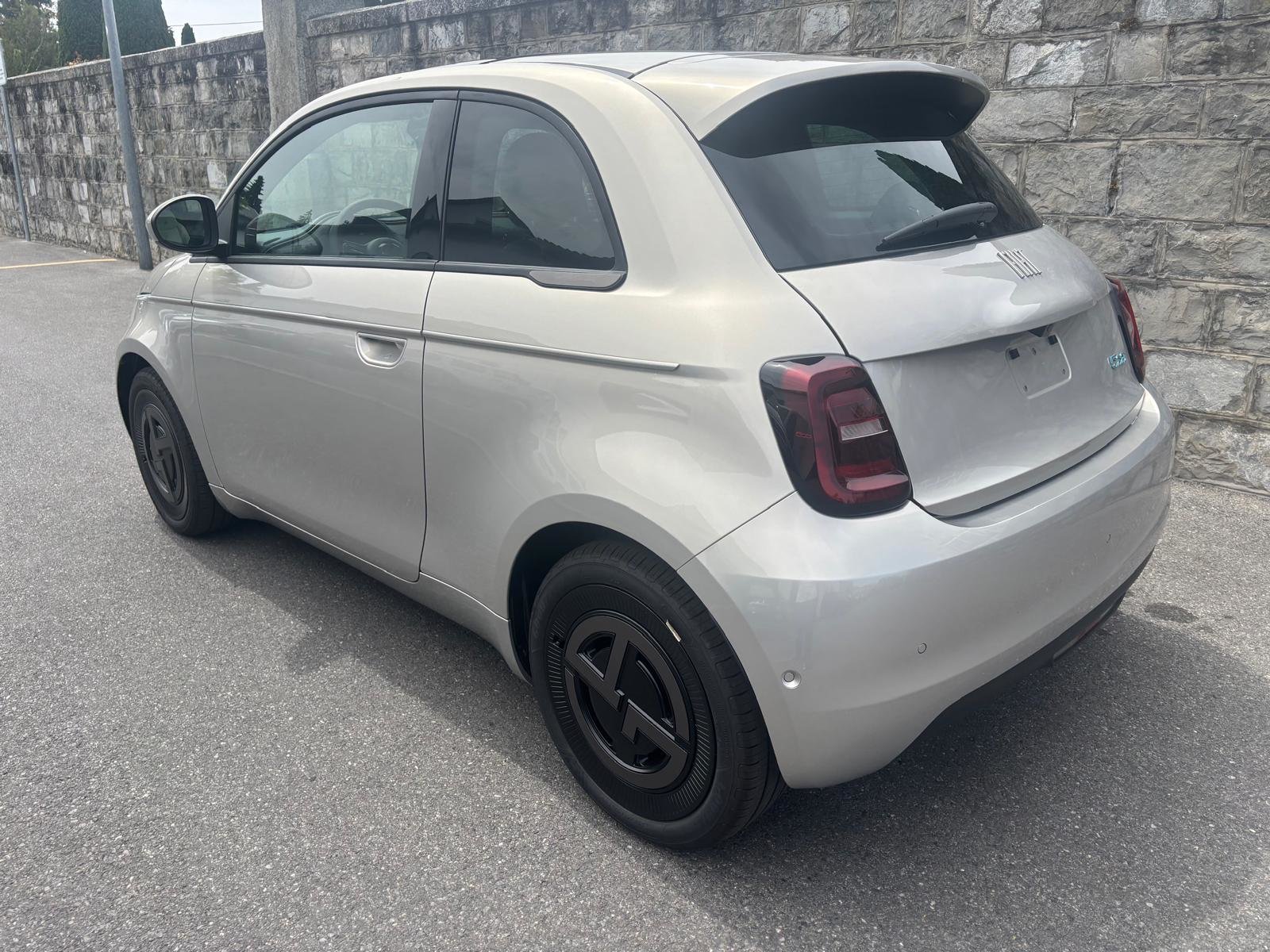 FIAT 500 electric 87 kW Armani, Elektro, Neuwagen, Automatik - 3