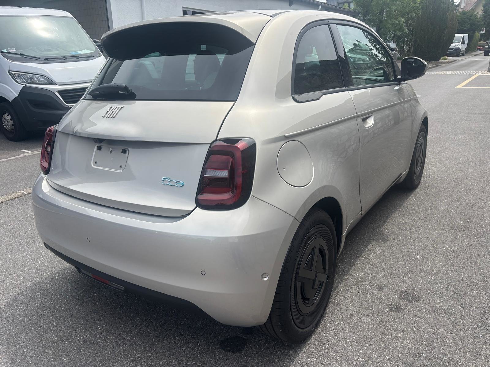 FIAT 500 electric 87 kW Armani, Elektro, Neuwagen, Automatik - 5