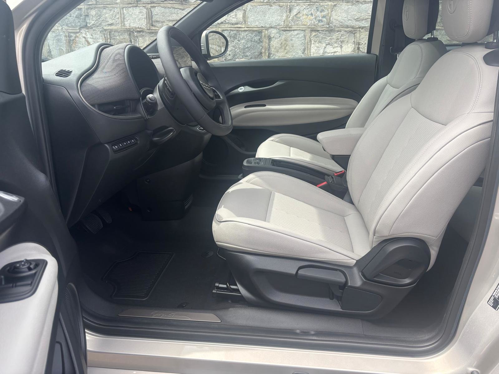 FIAT 500 electric 87 kW Armani, Elektro, Neuwagen, Automatik - 6