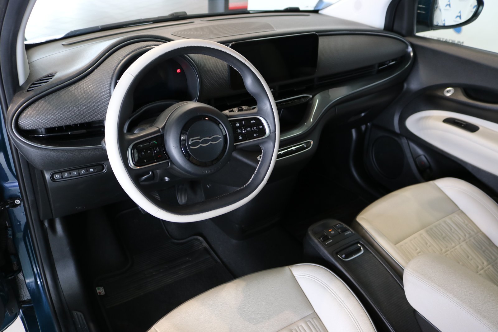 FIAT 500 electric 87 kW La Prima, Électrique, Occasion / Utilisé, Automatique - 4