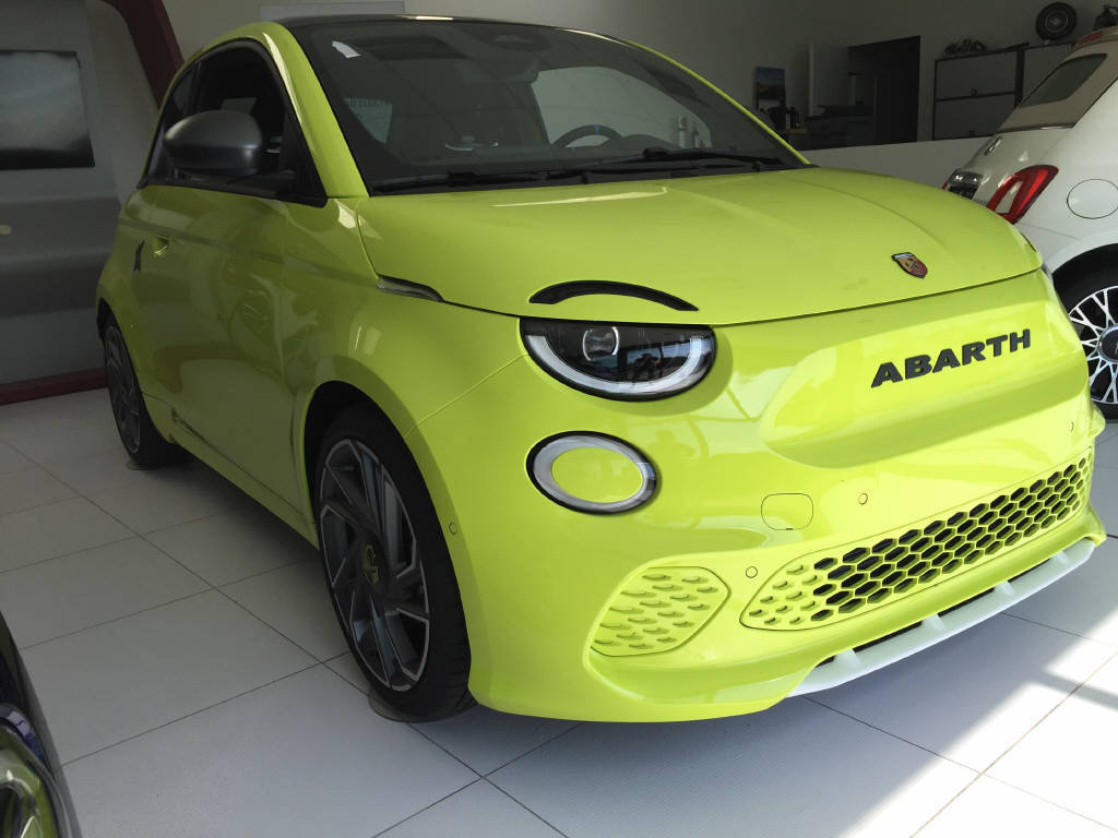 FIAT 500e BEV Abarth Scorpionissima, Electric, Ex-demonstrator, Automatic - 3