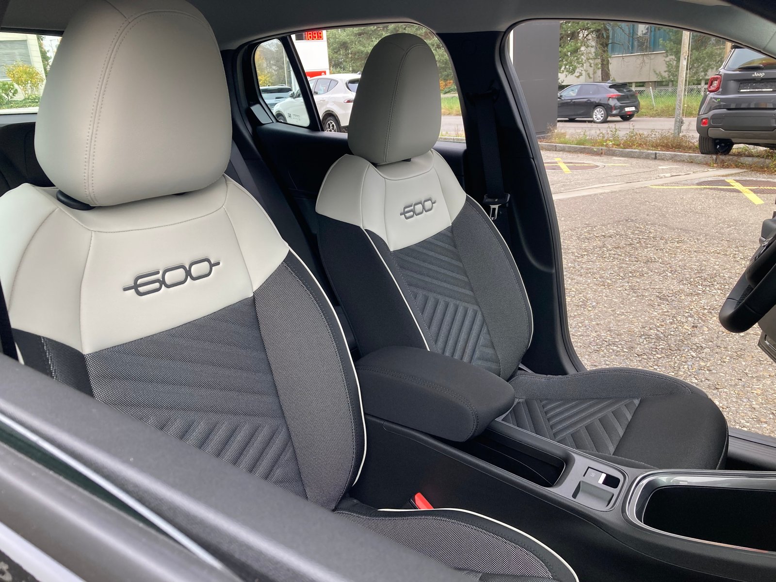 FIAT 600, Plug-in-Hybrid Petrol/Electric, New car, Automatic - 5