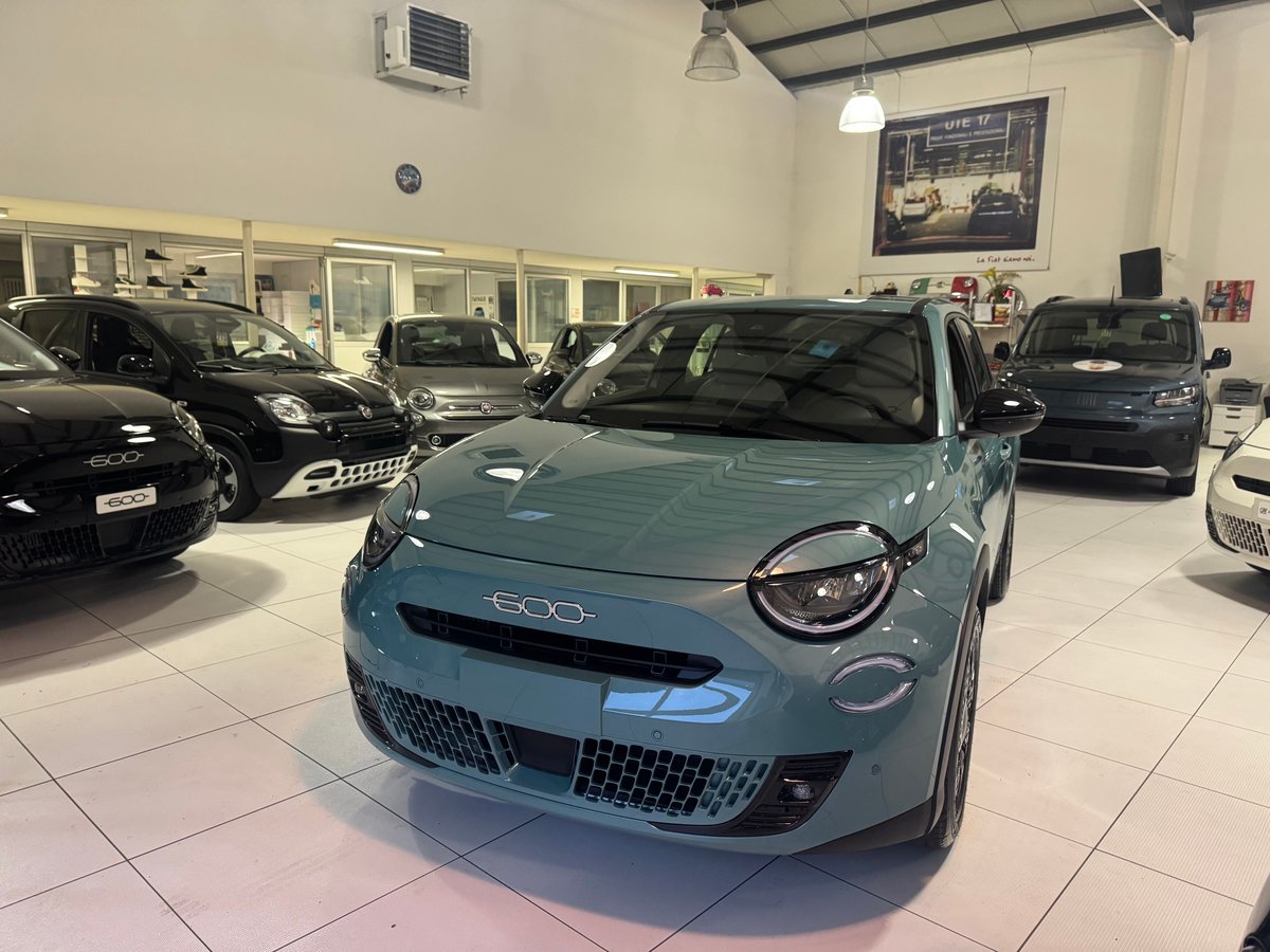 FIAT 600h MildHybrid SwissEdition, Mild-Hybrid Petrol/Electric, New car, Automatic - 3