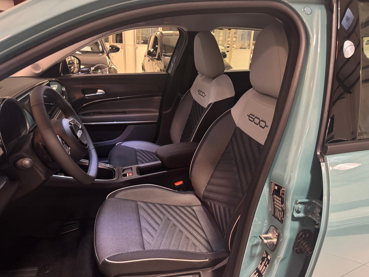 FIAT 600h MildHybrid SwissEdition, Mild-Hybrid Petrol/Electric, New car, Automatic - 6