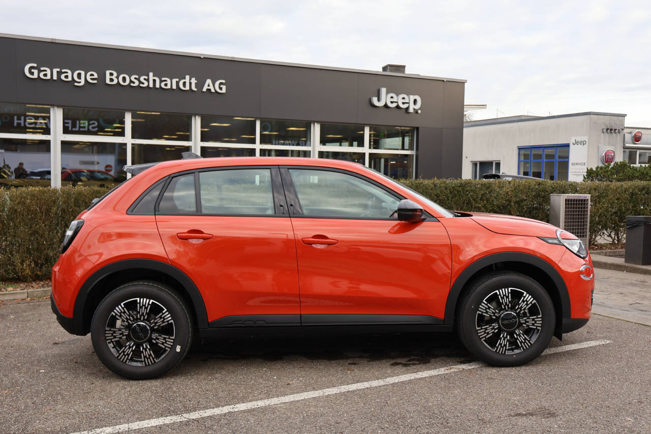 FIAT 600 1.2 Hybrid Swiss Edition, Mild-Hybrid Petrol/Electric, New car, Automatic - 2