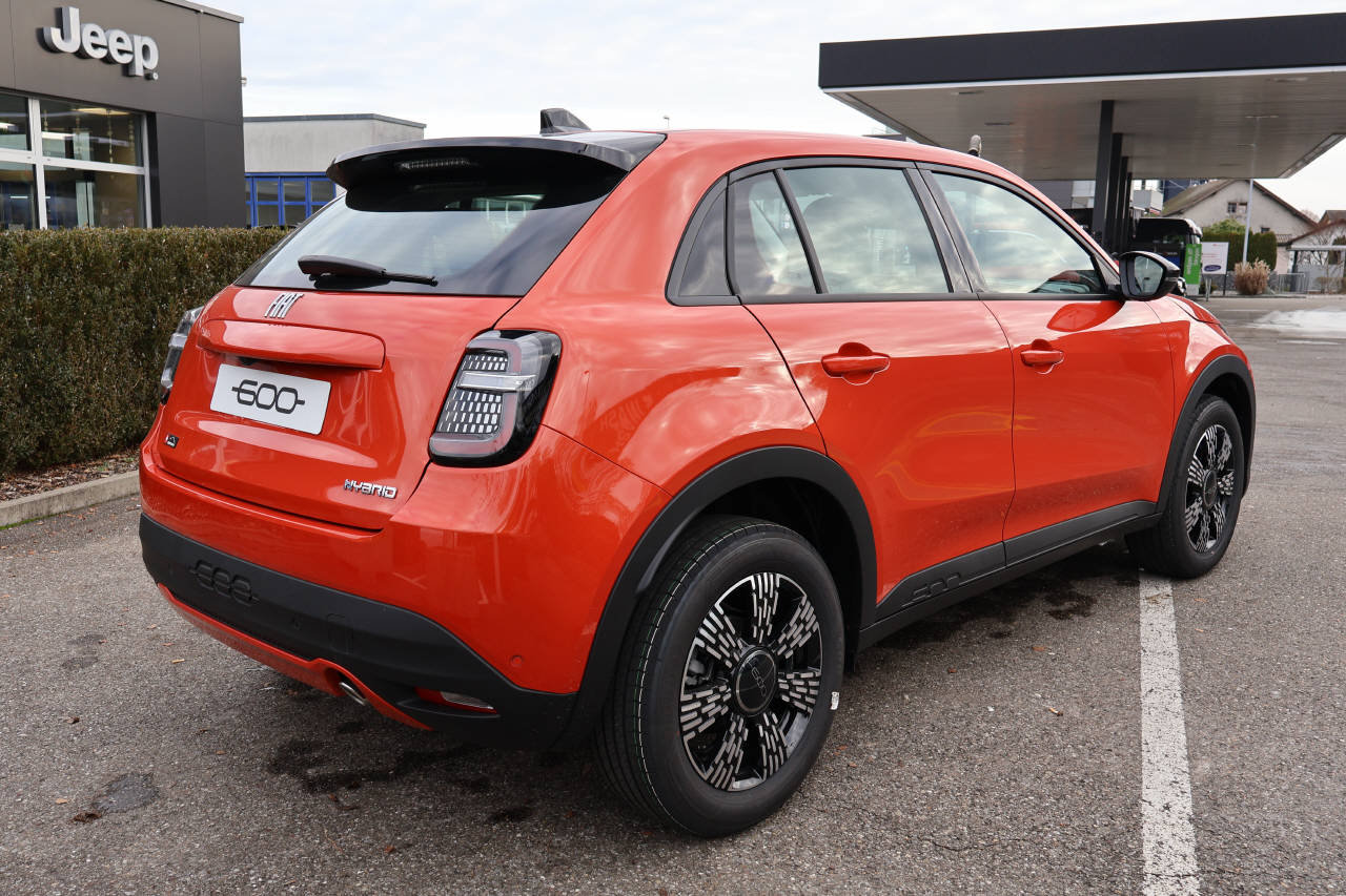 FIAT 600 1.2 Hybrid Swiss Edition, Mild-Hybrid Petrol/Electric, New car, Automatic - 3