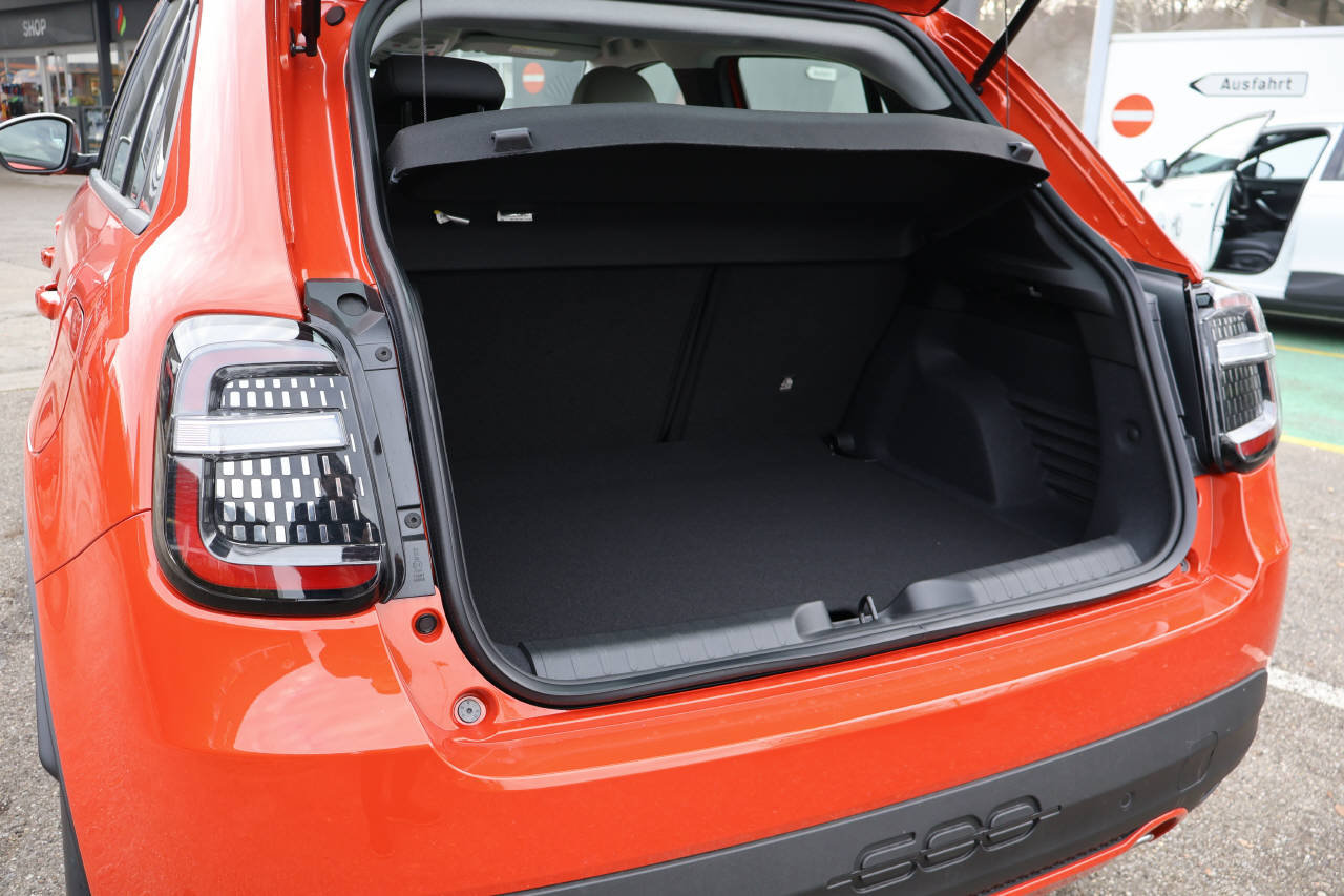 FIAT 600 1.2 Hybrid Swiss Edition, Mild-Hybrid Petrol/Electric, New car, Automatic - 5
